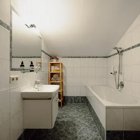 לינה וארוחת בוקר Stadlhof 3*